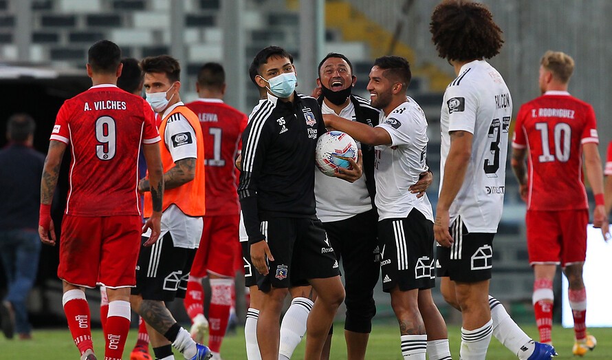 ¿Escondieron los balones? La curiosa situación sobre el final del duelo entre Colo Colo y La Calera