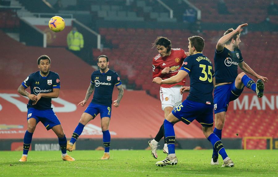 Cavani anotó un golazo en la abultada victoria por 9-0 de Manchester United sobre Southampton