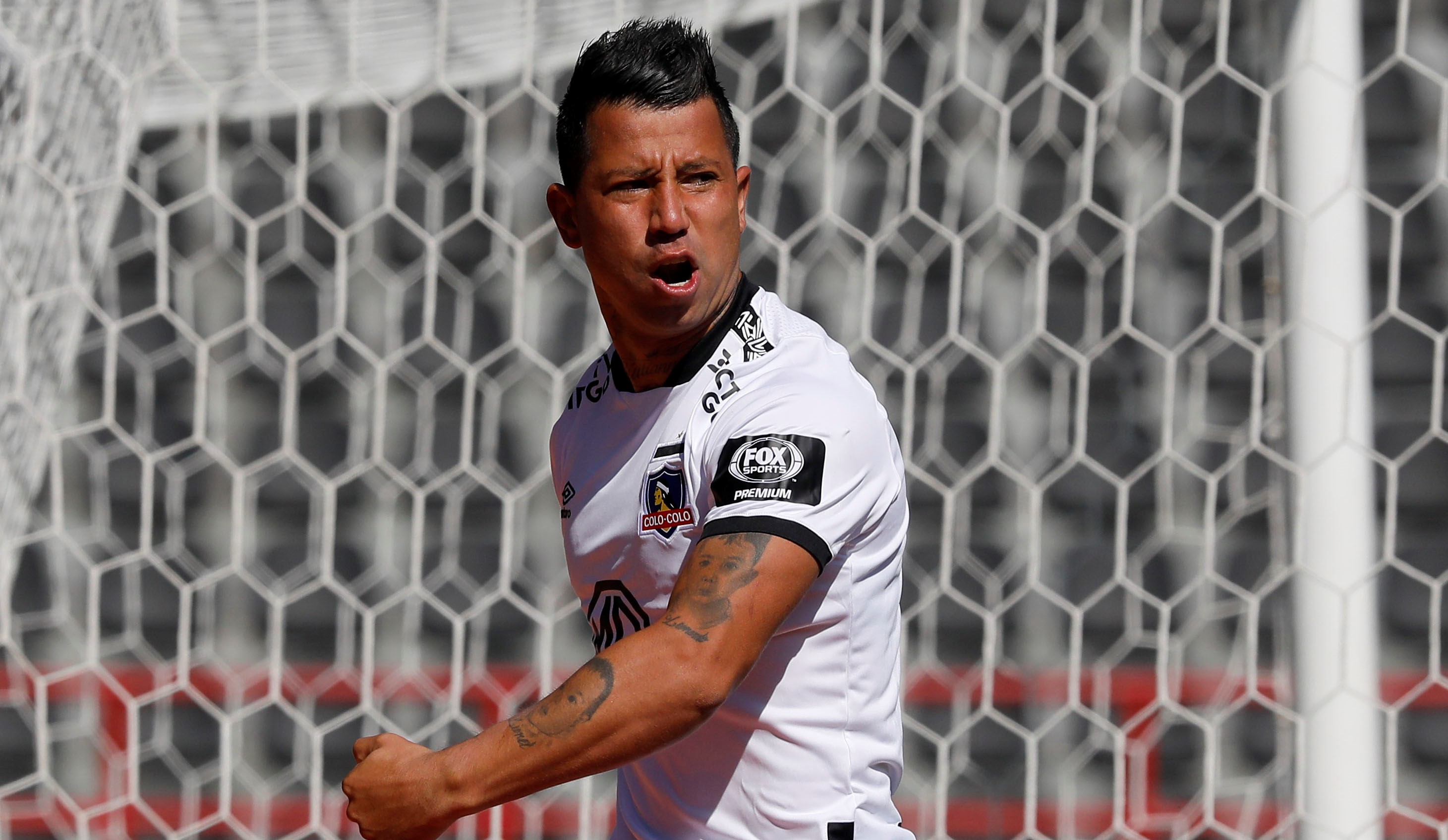 Leonardo Valencia entrenó con normalidad y es alternativa en Colo Colo para el duelo con Iquique