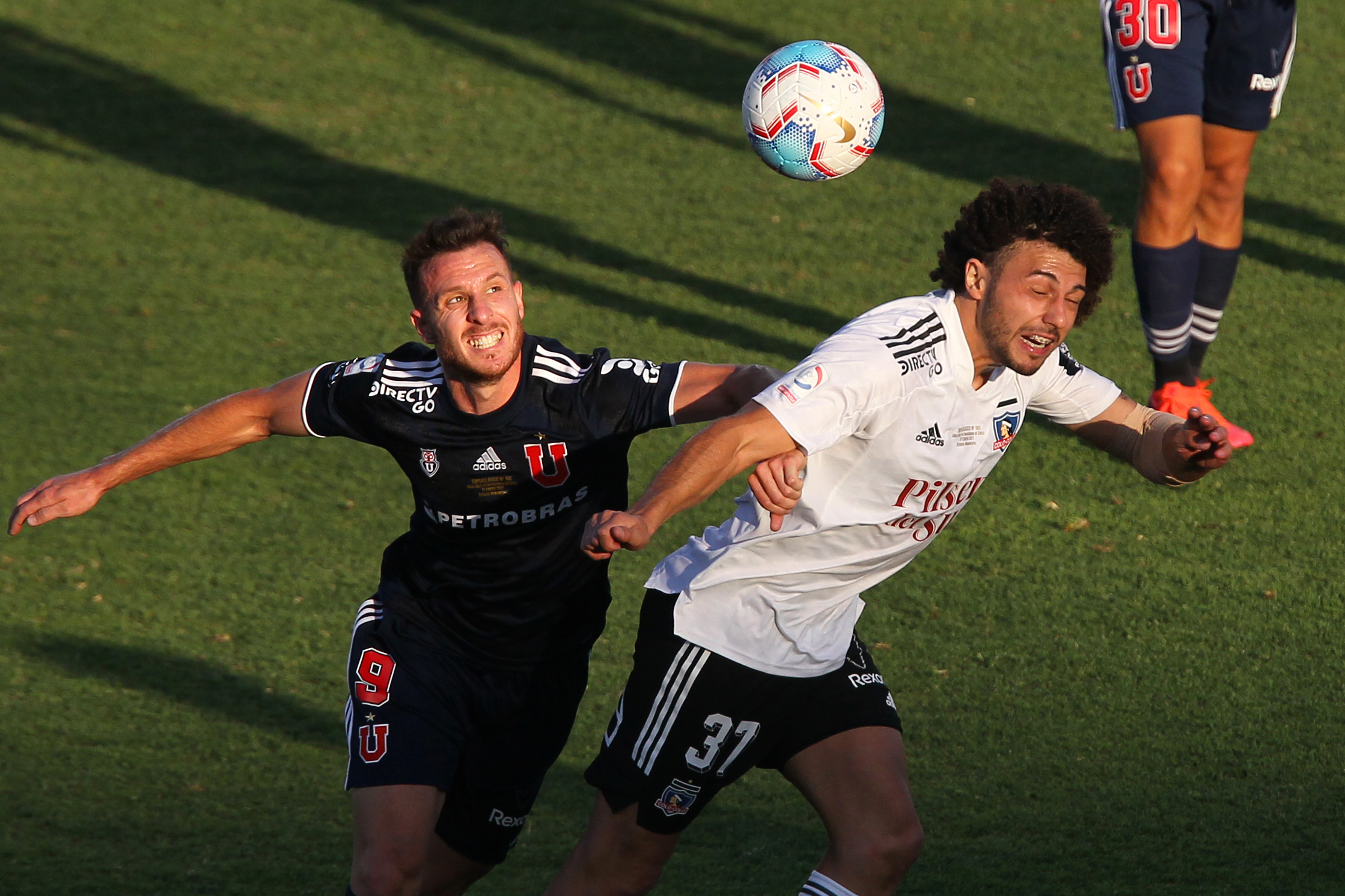 Apuestas apuntan a la salvación de Colo Colo y U. de Chile en la lucha final por evitar el descenso