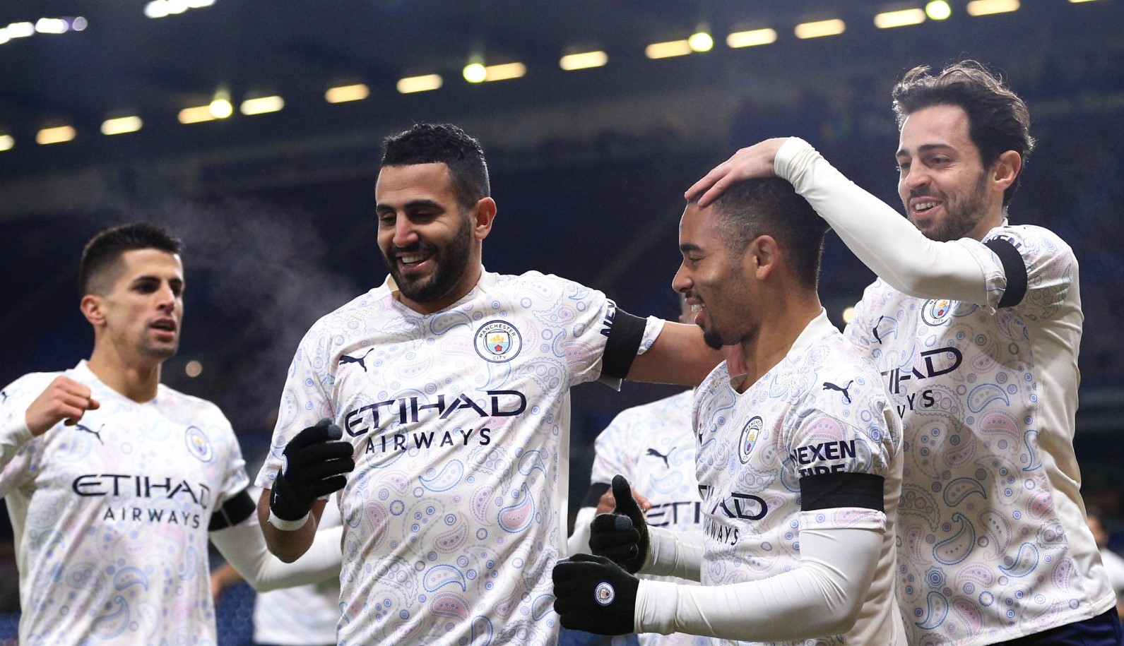 Manchester City celebró su decimotercera victoria consecutiva al vencer a Burnley