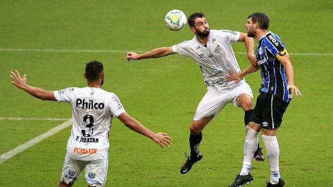 Gremio dejó escapar triunfo en los descuentos en vibrante duelo ante Santos en el Brasileirao
