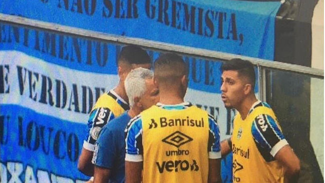 En Brasil acusan a César Pinares de no querer ingresar en los descuentos del duelo entre Gremio y Santos