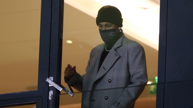 Neymar defendió derecho de los futbolistas para divertirse y “otras cosas”