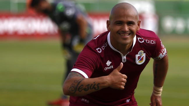 Humberto Suazo renovó por una temporada más en Deportes La Serena