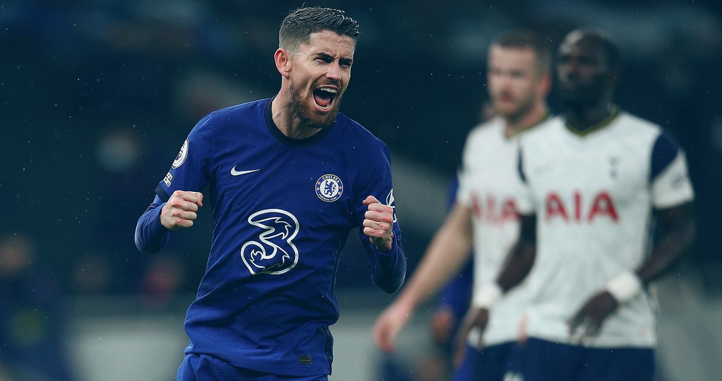 Chelsea se acercó a puestos de copas europeas tras amargar al Tottenham de Mourinho