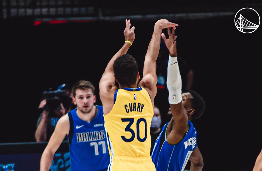 Golden State Warriors contó con Kelly Oubre y Steph Curry para aplastar a Dallas Mavericks en la NBA