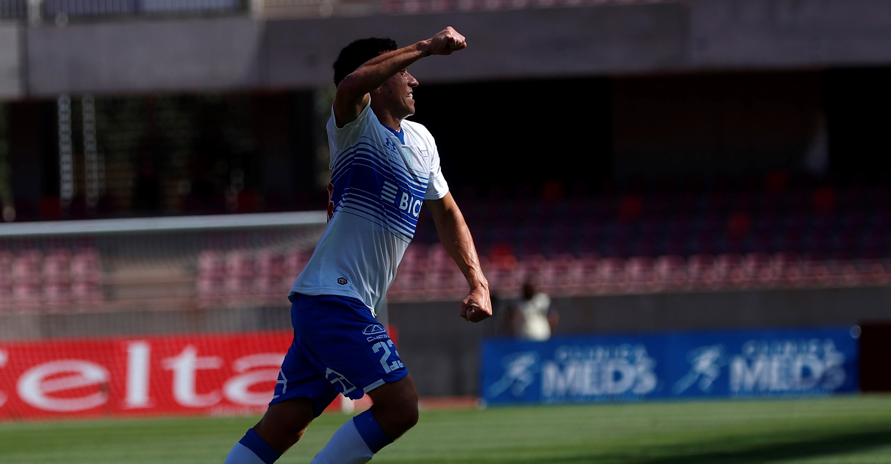 Juan Cornejo anotó un golazo de zurda para dar ventaja a U. Católica ante La Serena