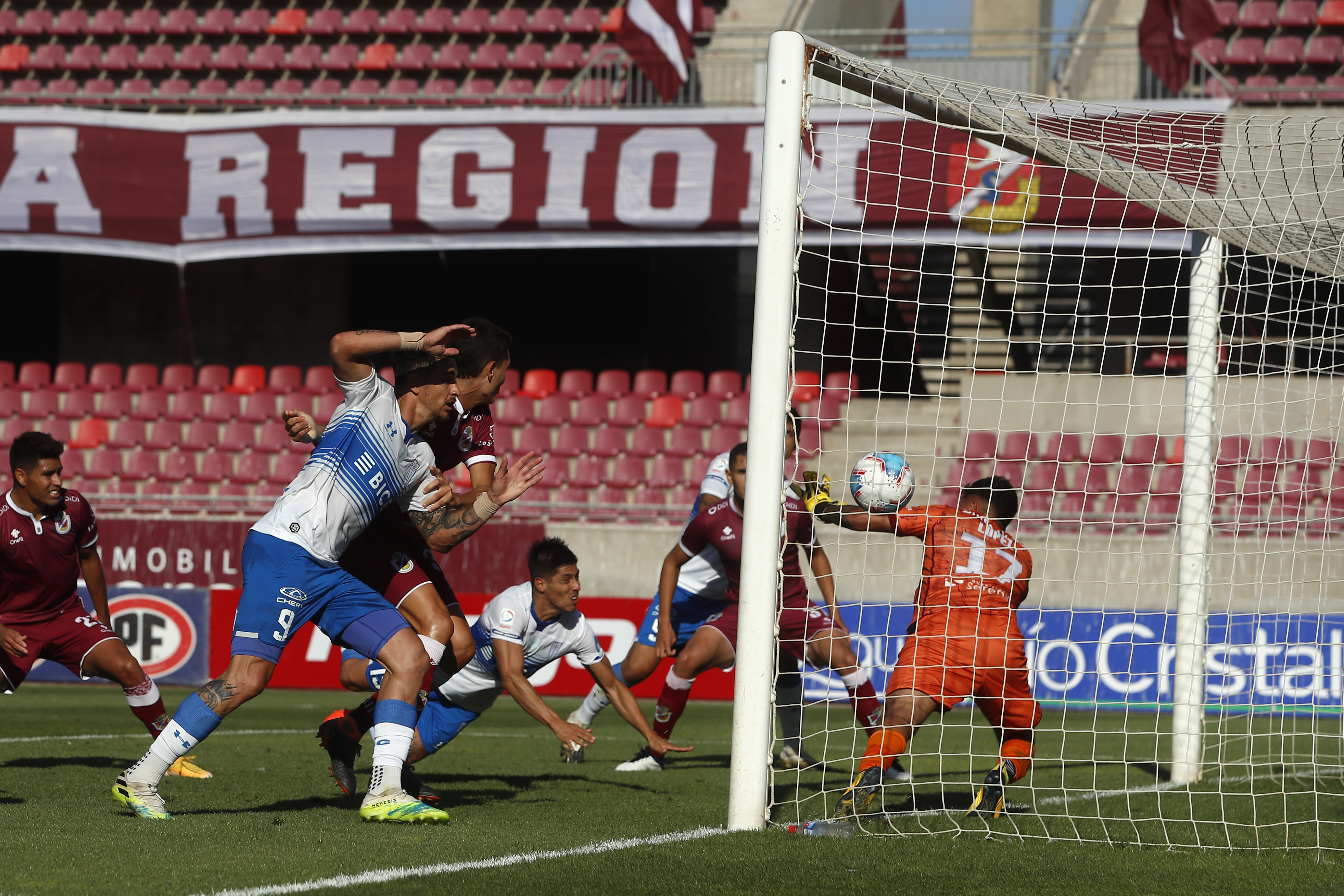 U. Católica retomó su ventaja ante La Serena con un cabezazo de Gastón Lezcano