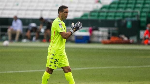 Claudio Bravo aceleró su recuperación para jugar por Betis ante FC Barcelona