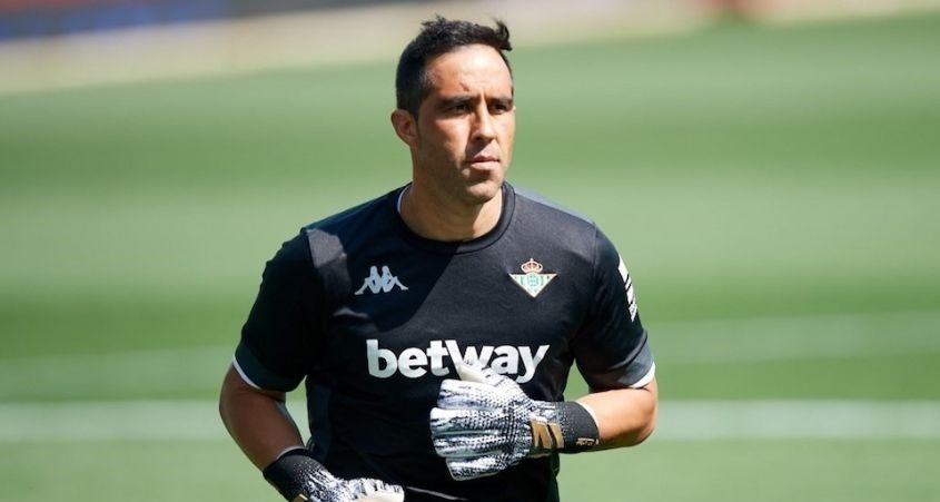 Claudio Bravo quedó fuera de la nómina de Betis para el duelo ante Barcelona