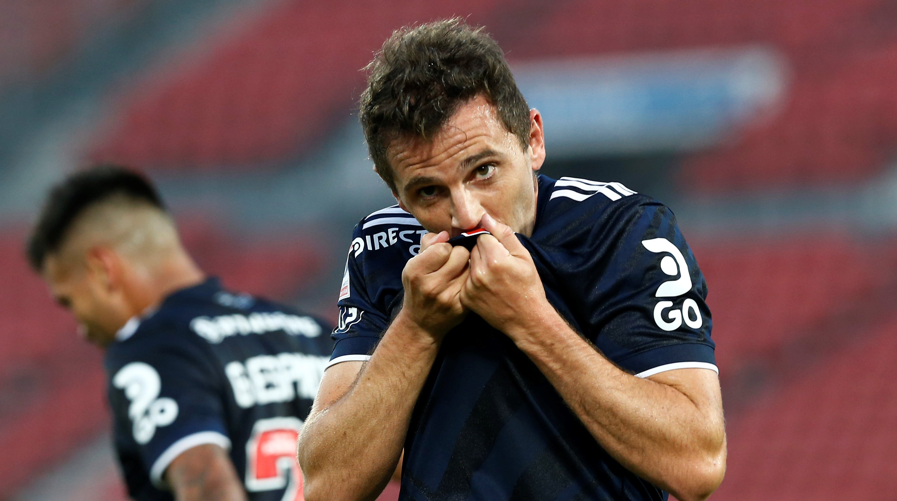 Walter Montillo soltó un potente remate para dar ventaja a U. de Chile sobre Unión Española