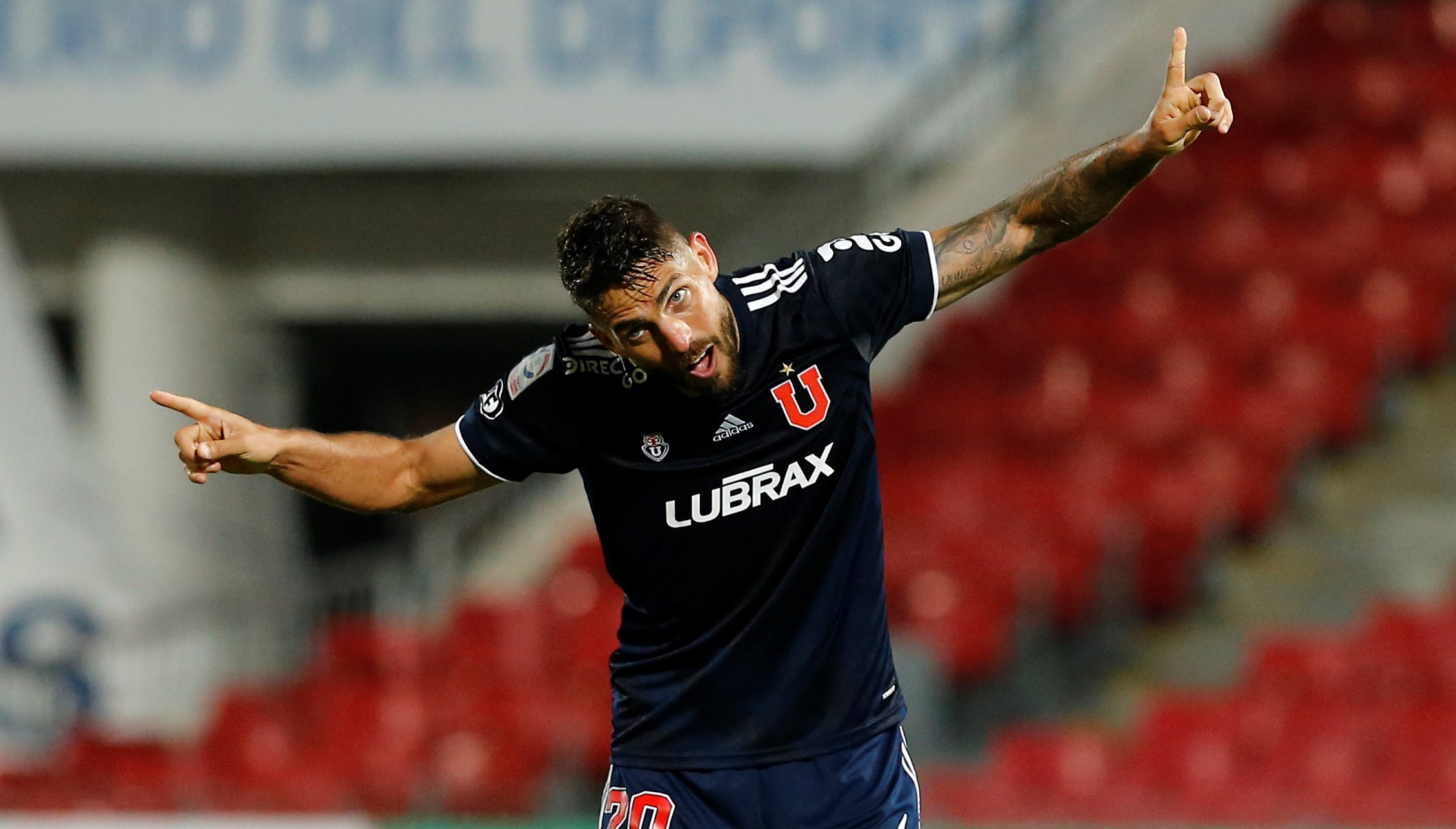 Joaquín Larrivey no perdonó desde el punto penal y selló el triunfo de la U sobre Unión Española