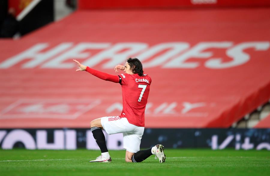 Edinson Cavani y James Rodríguez anotaron en el vibrante empate de Manchester United y Everton