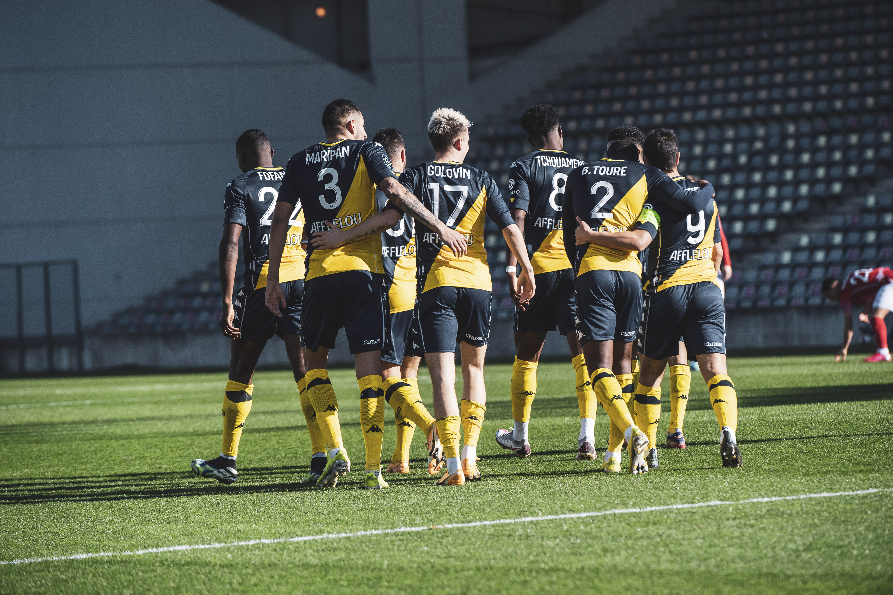 Guillermo Maripán fue titular en frenético triunfo de AS Mónaco sobre Nimes en Francia