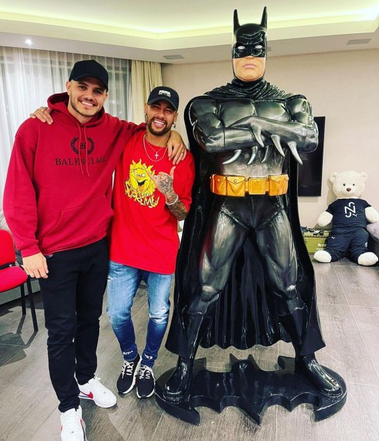 De todo su gusto: El extravagante regalo de Batman que le dio Icardi a Neymar