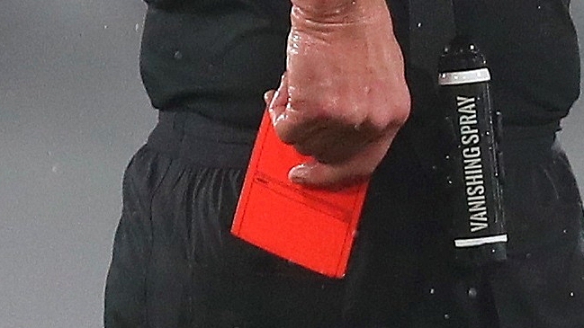 Arbitro y su familia recibieron amenazas de muerte tras controversial cobro en el VAR