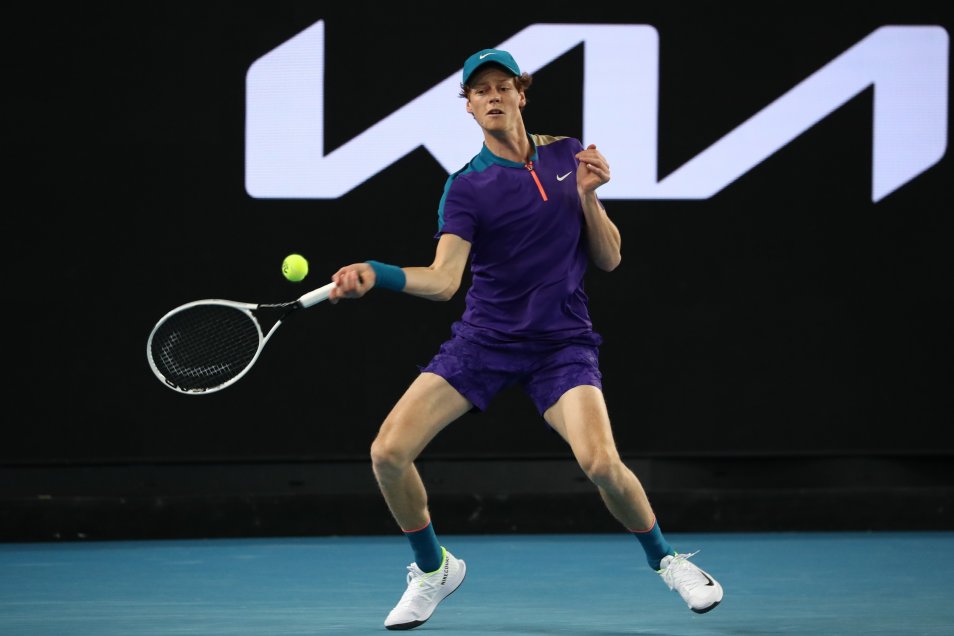 Shapovalov logró exigido triunfo ante Sinner en el Abierto de Australia