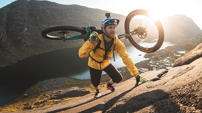 El impresionante registro del ciclista Danny MacAskill en las montañas de Escocia