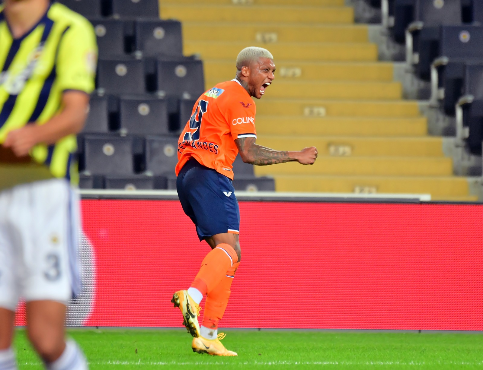 Junior Fernandes marcó ante Fenerbahce de Mesut Ozil y Basaksehir avanzó en la Copa de Turquía