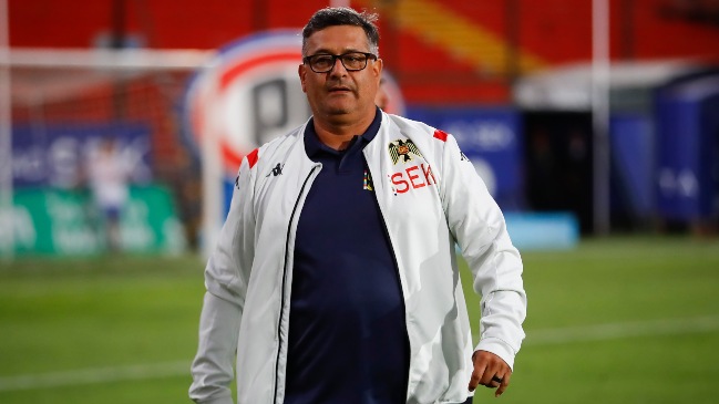 Ronald Fuentes y La Roja: Los técnicos chilenos somos la opción “z”, no hay confianza para trabajar