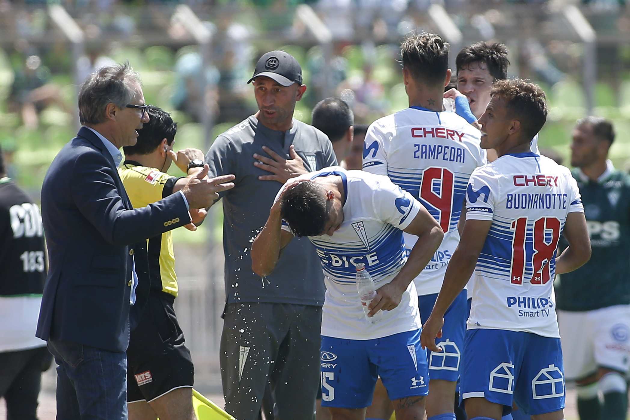 Ariel Holan, el técnico que emergió en el hockey y llevó a la UC al primer tricampeonato de su historia