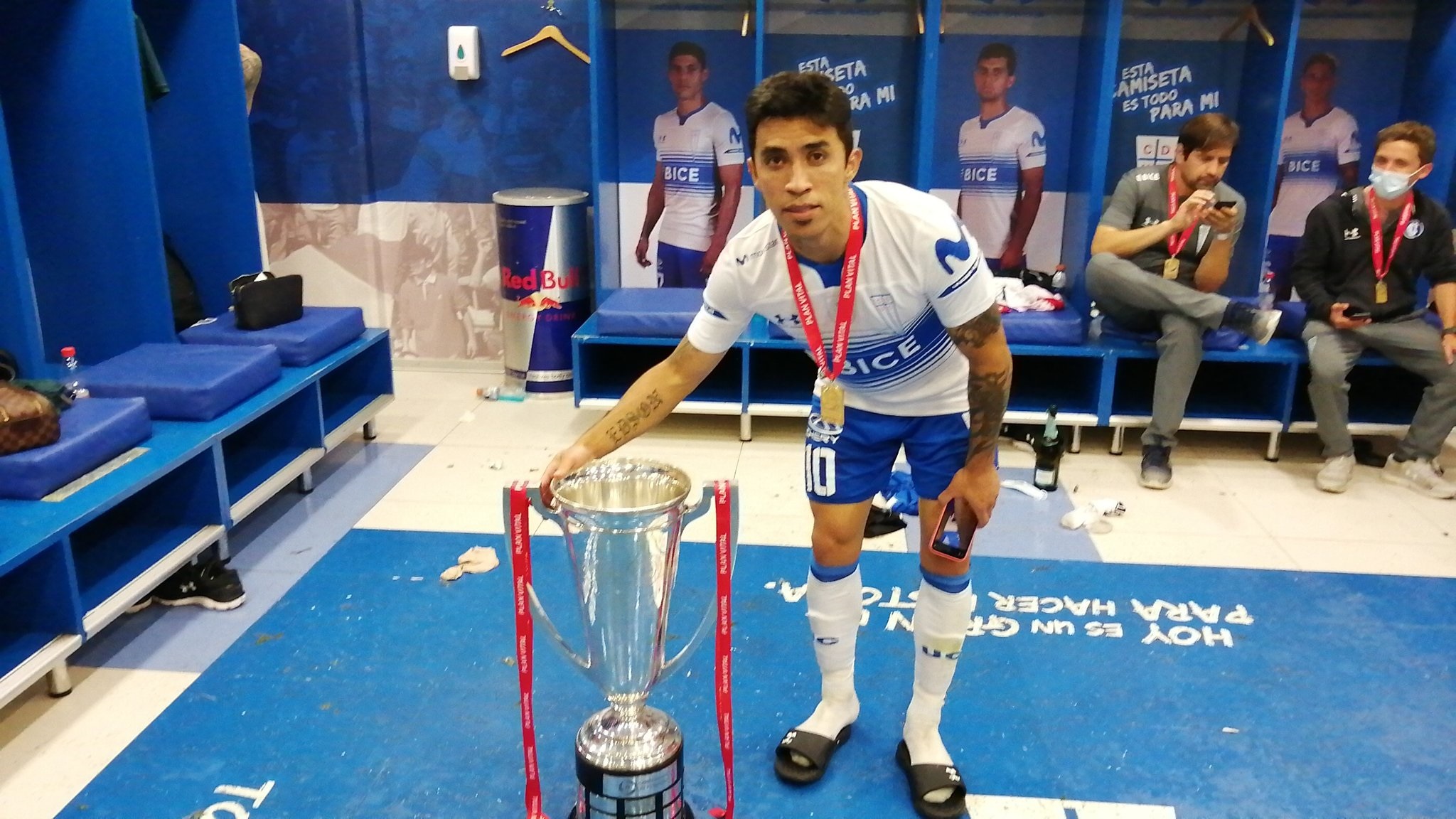 Comandados por Edson Puch: El íntimo festejo de la UC tras el tricampeonato