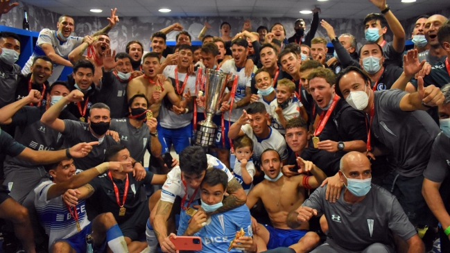 U. Católica inició su jornada con “la foto versión tricampeón”