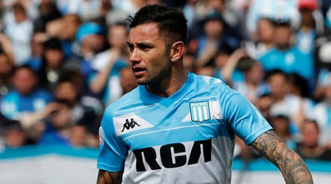 La U está a la espera: Se complicó la continuidad de Eugenio Mena en Racing