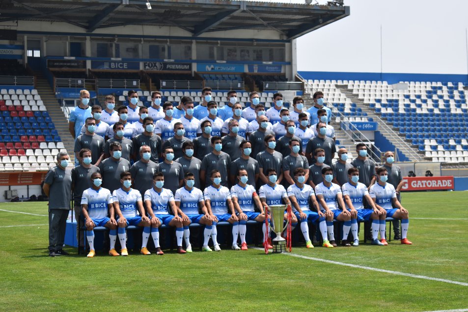 El plantel de Universidad Católica celebró el tricampeonato con la fotografía oficial