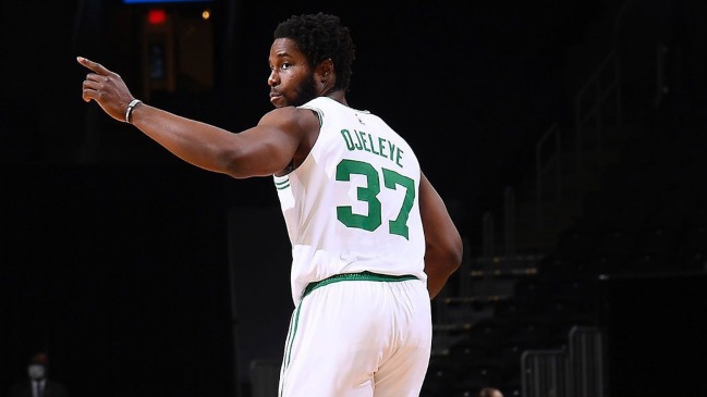 Semi Ojeleye guió a Boston Celtics a un importante triunfo ante Toronto Raptors en la NBA