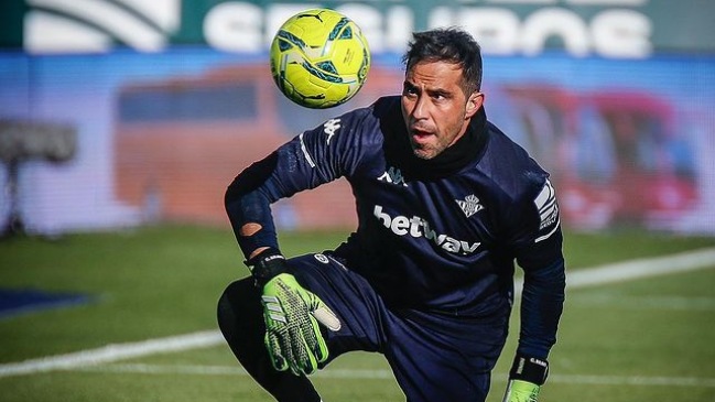 Pellegrini: Claudio Bravo está recuperado y estará entre los citados para el duelo contra Villarreal