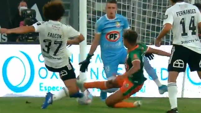 Gilabert desestimó la recomendación del VAR: Los audios del penal no cobrado a Colo Colo