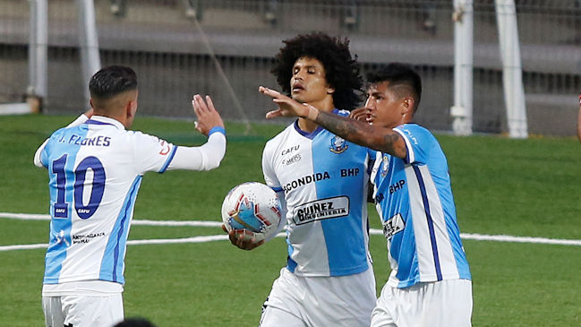 Eduard Bello ilusionó a Antofagasta al marcar de penal el descuento ante la U