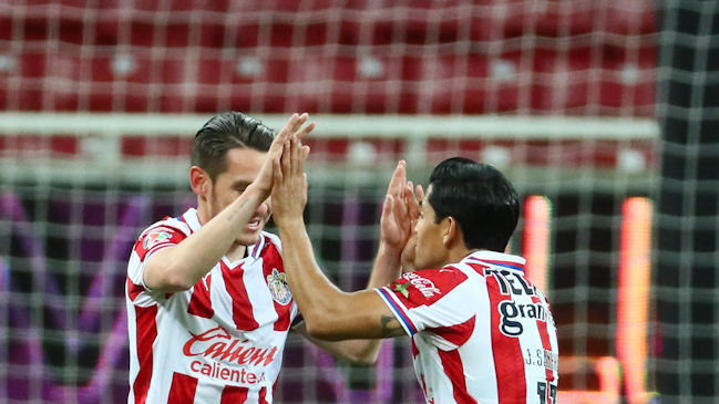 Chivas rescató empate en los descuentos ante Necaxa de Juan Delgado y Yerko Leiva