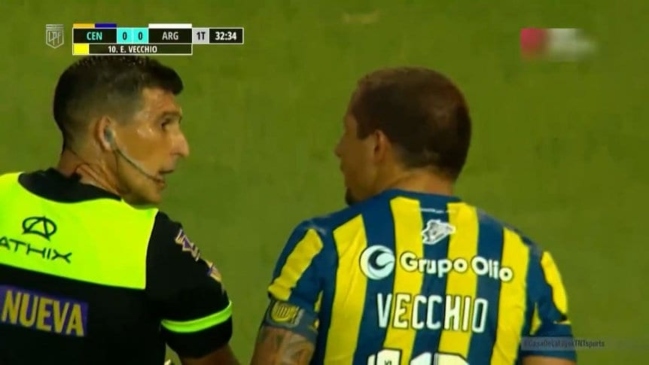 Emiliano Vecchio debió disculparse por lamentable frase que le lanzó a árbitro argentino