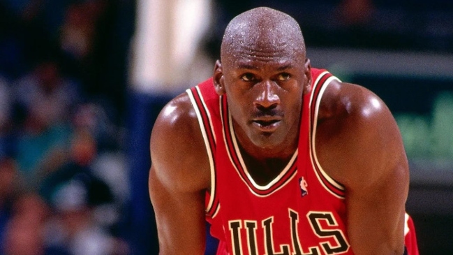 Las 10 mejores clavadas del cumpleañero Michael Jordan