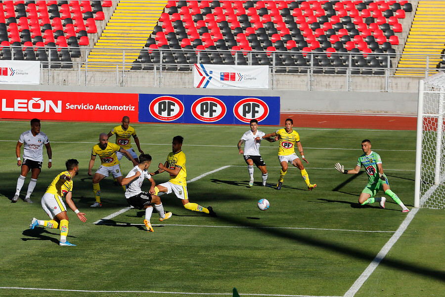 ¡Desahogo en Colo Colo! Pablo Solari abrió la cuenta ante U. de Concepción en duelo por el descenso