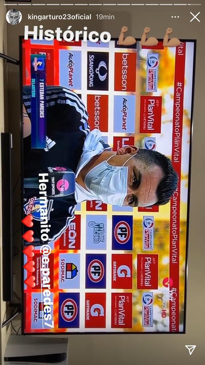 Arturo Vidal a Esteban Paredes tras salvación de Colo Colo: “Hermanito histórico”