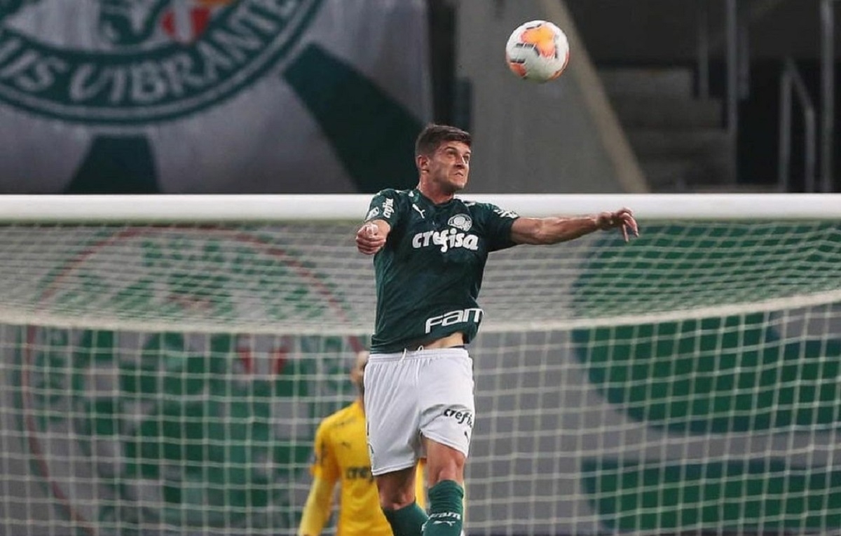 Benjamín Kuscevic fue expulsado en dolorosa caída de Palmeiras ante Coritiba