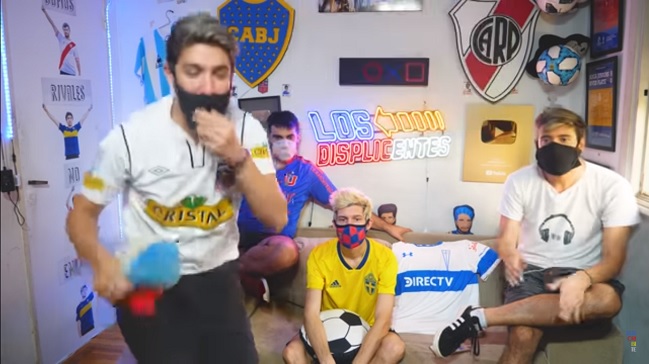 Los Displicentes vibraron con el partido por el descenso entre Colo Colo y U. de Concepción