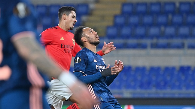 Arsenal rescató un empate ante Benfica y la llave quedó abierta en la Europa League