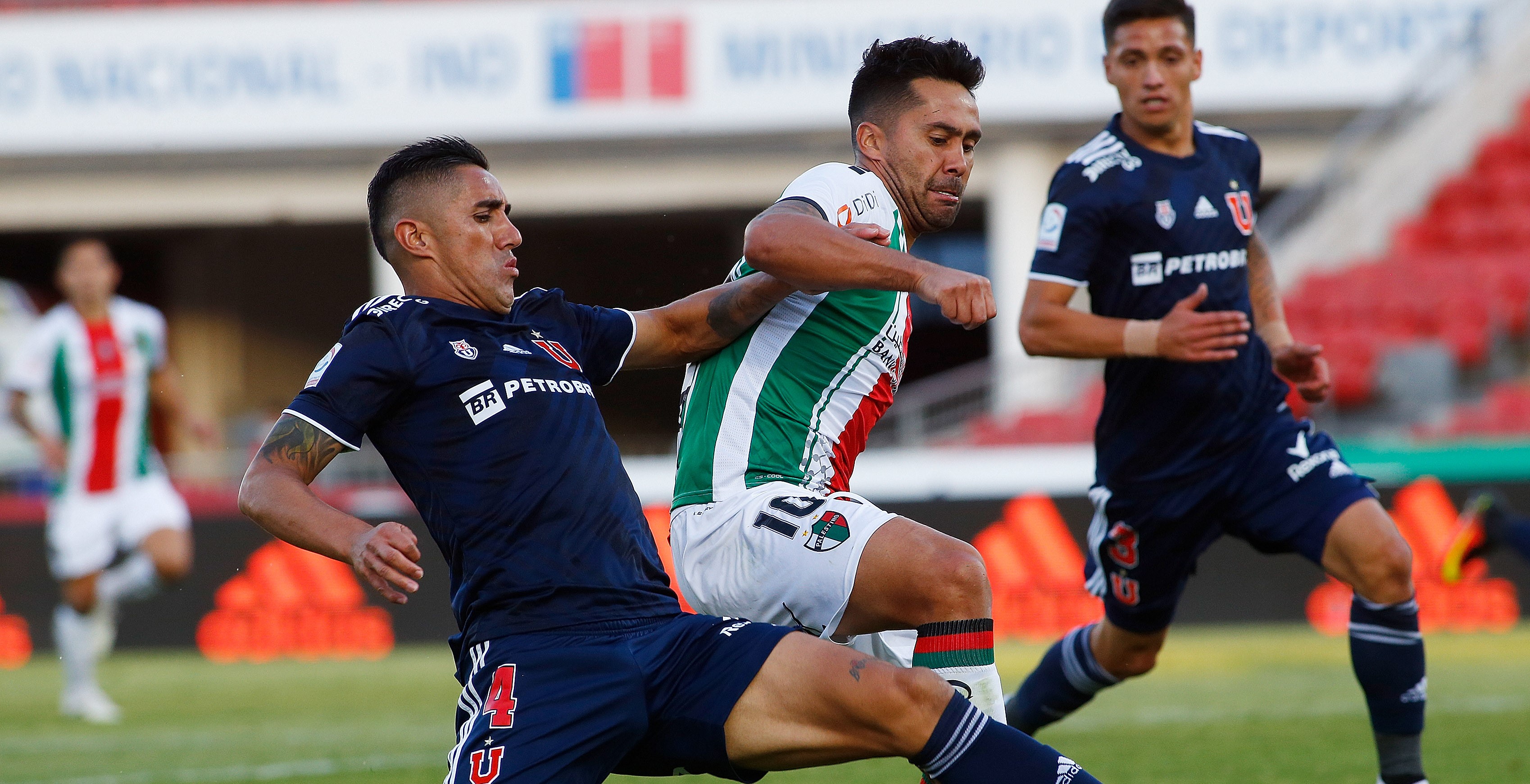 Osvaldo González seguirá un año más en la U y se reactivó la opción por Luis Jiménez