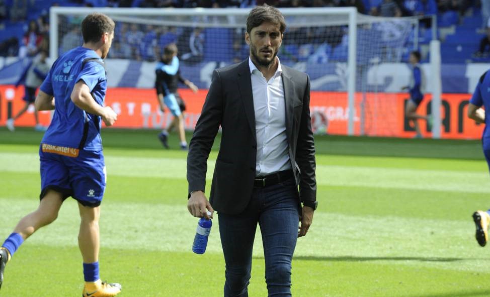 El nombre de Luis Zubeldía tomó fuerza para asumir la banca de Universidad Católica