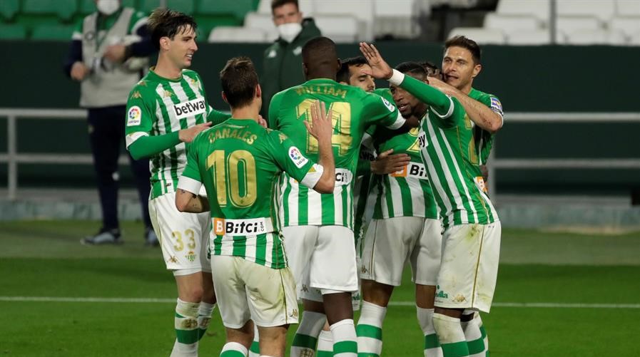 Claudio Bravo observó desde la banca el triunfo de Betis sobre Getafe