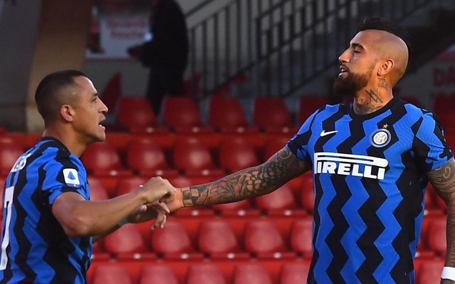 Alexis Sánchez y Arturo Vidal se perfilan como suplentes en Inter para el clásico con AC Milan
