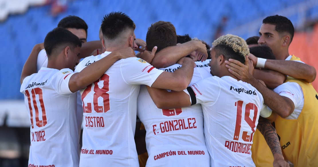 Estudiantes de La Plata venció a Godoy Cruz y tiene campaña perfecta en Argentina