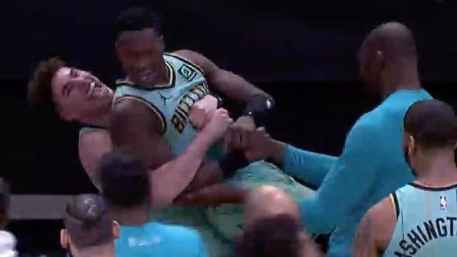 Charlotte Hornets logró un emocionante triunfo ante Golden State Warriors en el último suspiro