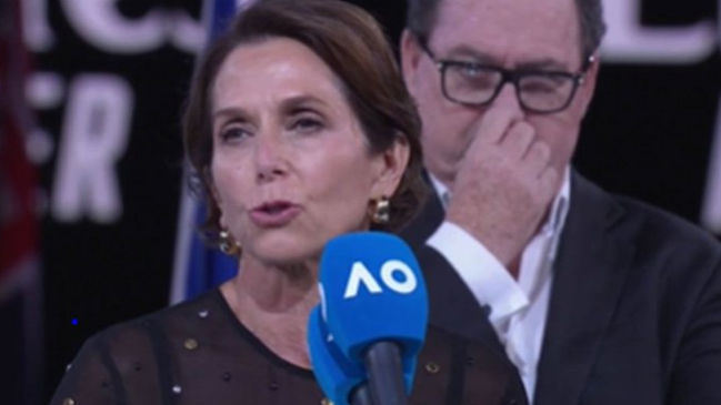 Jayne Hrdlicka fue abucheada tras la final en Australia por destacar el proceso de vacunación