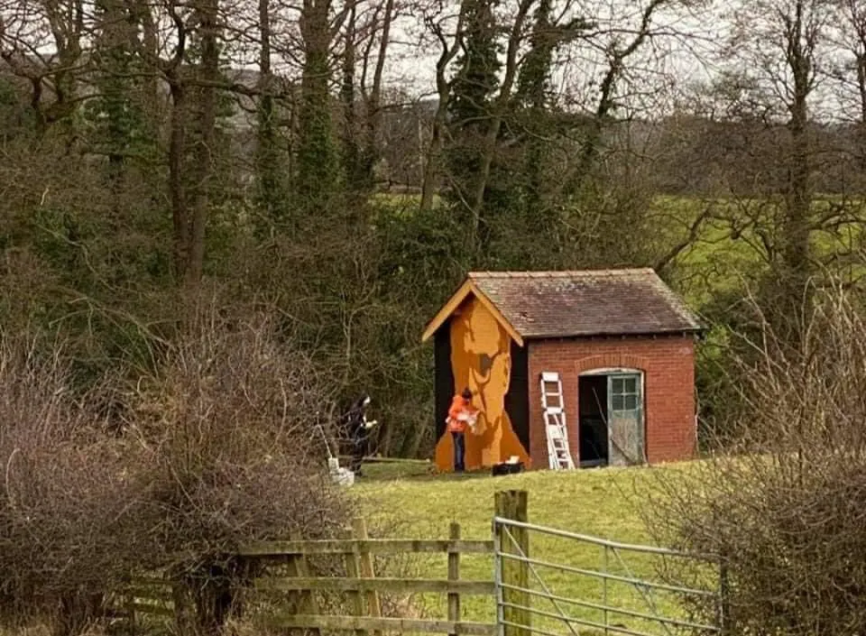 Otra “locura” por Bielsa en Inglaterra: Hincha pintó un mural en un pueblito cerca de Leeds